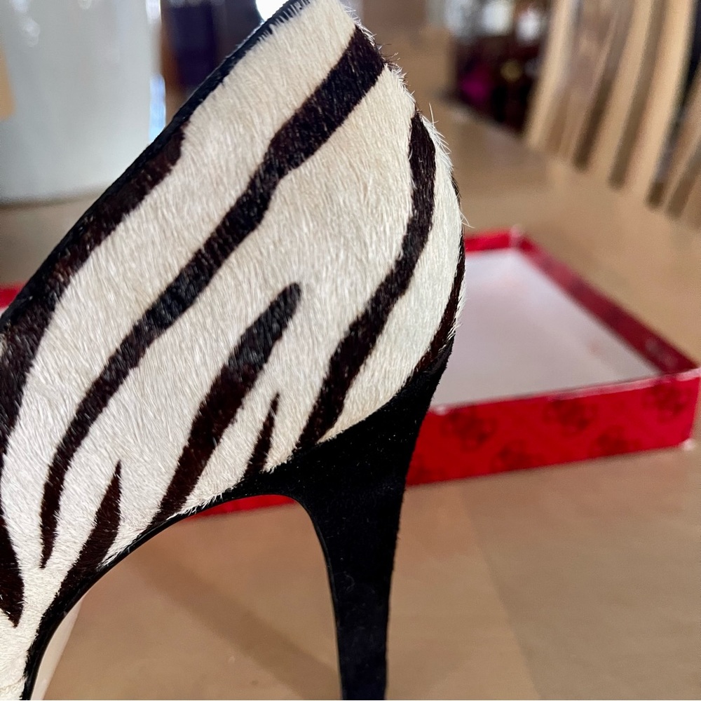 Guess Pumps - Picture 4 of 5